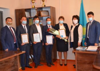 ЕҢБЕГІ ЕСЕЛІ ҰСТАЗДАРҒА ҚҰРМЕТ КӨРСЕТІЛДІ