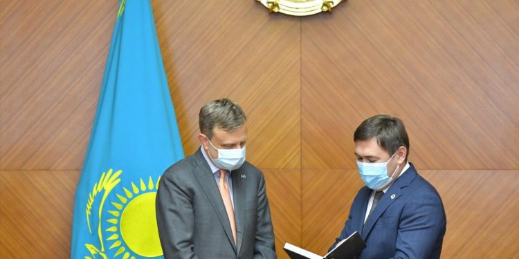 Шымкент әкімі АҚШ-тың бас консулымен кездесті