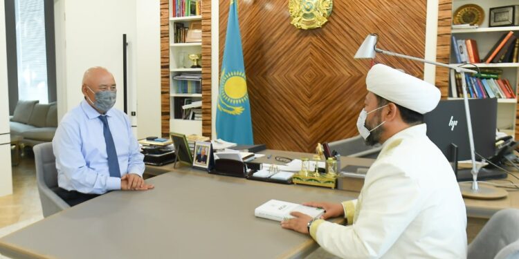 Түркістан облысының әкімі бас мүфтимен кездесті