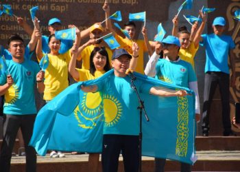 Шымкентте рәміздер күніне орай автокөлік шеруі жолға шықты