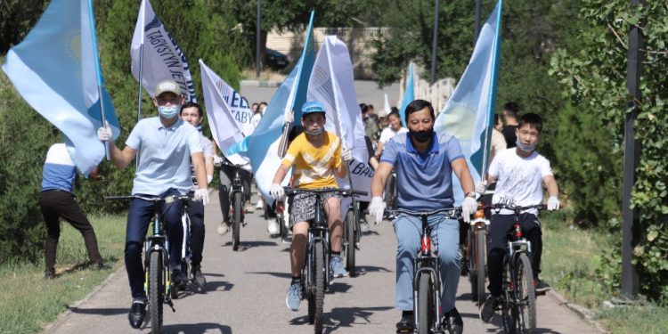 4 маусым күні «Елбасы Медалі» бағдарламасының қатысушылары ҚР Мемлекеттік рәміздер күнін атап өтті