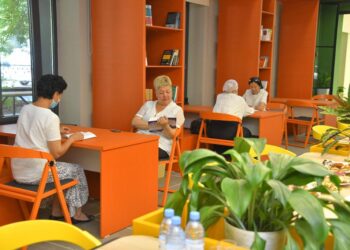 Қала әкімі қайта жаңғыртудан өткен Абай кітапханасының ашылуына қатысты