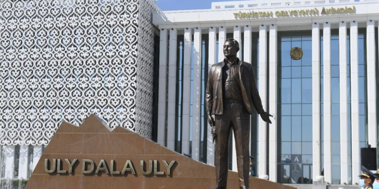 «Ұлы даланың ұлы» ескерткіші – ел ықыласы