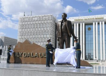 Түркістанда елбасы Н.Назарбаевқа ескерткіш қойылды