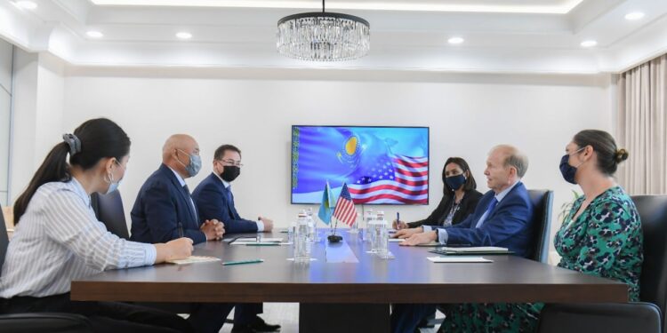 Өмірзақ Шөкеев АҚШ елшісімен кездесті