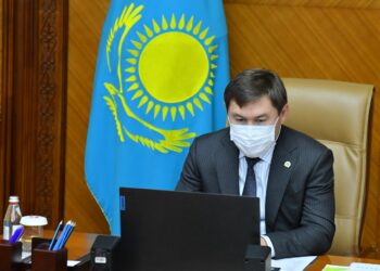 Шымкент қаласының әкімі «NUR OTAN» партиясының парламент мәжілісіндегі фракция мүшелерін қабылдады