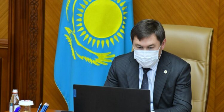 Шымкент қаласының әкімі «NUR OTAN» партиясының парламент мәжілісіндегі фракция мүшелерін қабылдады