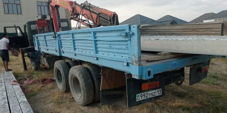 Қайнарбұлақ елдімекенінде электр бағаналары орнатылуда