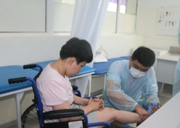 Шымкент: Мүмкіндігі шектеулі балаларды суда емдеу тәсілі қолданылуда