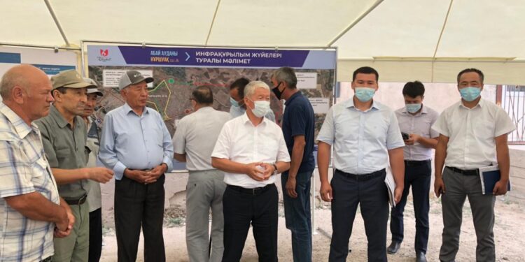 Абай ауданының әкімі «Ынтымақ-2» шағынауданының тұрғындарымен кездесті