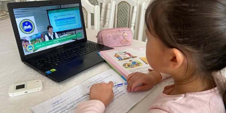 Шымкент қаласында шектеу күшейтіліп, мектептерде сабақ онлайн форматқа көшті