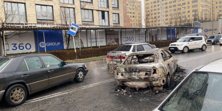 Жансын, қирасын, формаларыңды шешіңдер- Шымкентте бұзақылар өрт сөндірушілерге осындай талап қойған