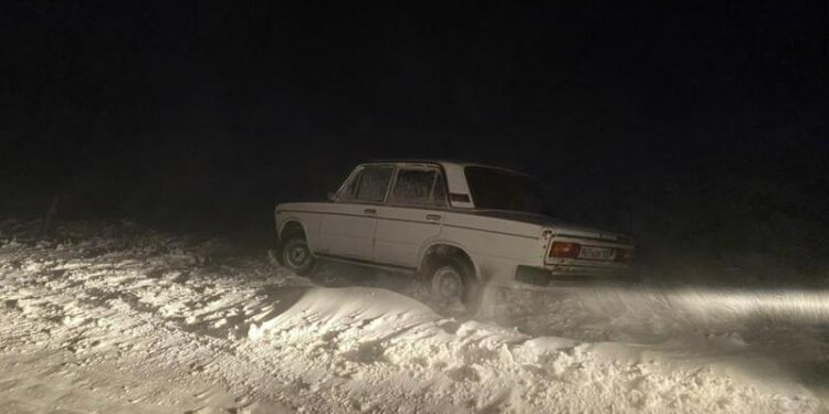 Түркістан облысында қар құрсауында қалған 26 жолаушы құтқарылды