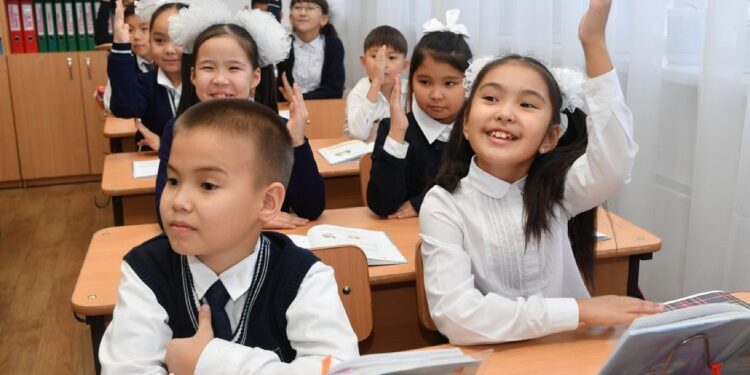 Шымкенттің 101 мыңнан аса бастауыш сынып оқушысы мектепте тегін тамақтануда