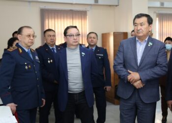 Мәжілісмендер Түркістан облысының бас полицейімен кездесті