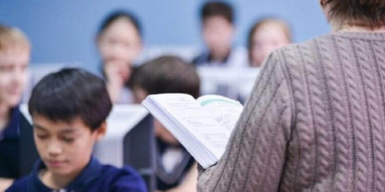 Түркістан облысында  басшыдан «өлердей қорқамыз» деген мұғалімдер шу шығарды