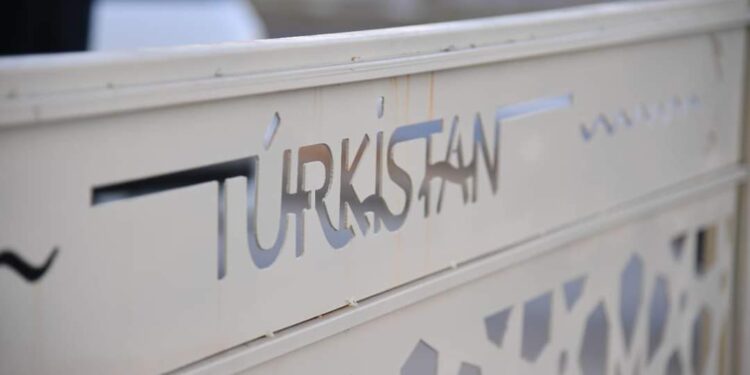 Түркістан облысында көлемі 100 футбол алаңынан асатын баспана берілді