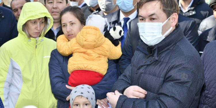 Мұрат Әйтенов Забадам және Химфарм шағын аудан тұрғындармен кездесті