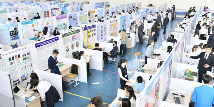 Шымкентте республикалық ғылыми жобалар конкурсы өтуде