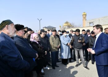 Шымкент әкімі Таскен және Мәртөбе тұрғындарымен кездесті