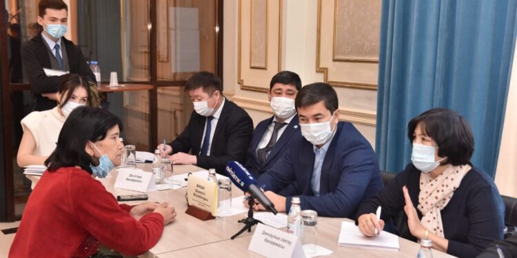 Қала әкімінің бірінші орынбасары «ашық есік күнінде» тұрғындарды қабылдады