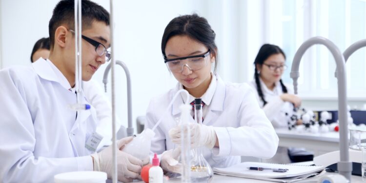 Азаматтарды жұмыспен қамту және әлеуметтік қорғау мәселесі назарда