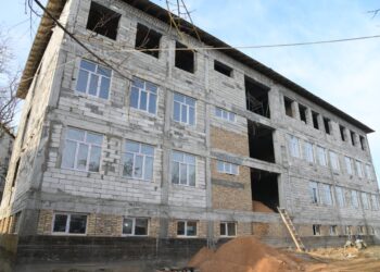 Шымкент әкімі мектептің құрылысымен танысты