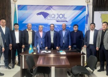 Мәжіліс депутаты Серік Ерубаев  «Ақ жол» партиясы Түркістан облыстық филиалының активімен кездесті