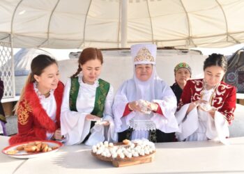 Алғыс айту күніне орай өткен мерекелік шарада 1 миллион құрт пен бауырсақ таратылды
