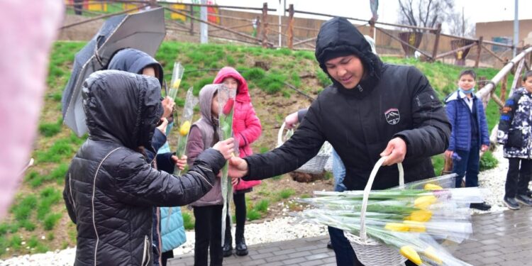 Шымкентте «жайлау күні» гүлдер жәрменкесі өтті