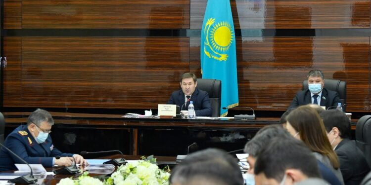 Жергілікті билік партия филиалдарын басқармайды