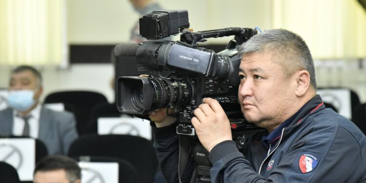 Жергілікті билік партия филиалдарын басқармайды