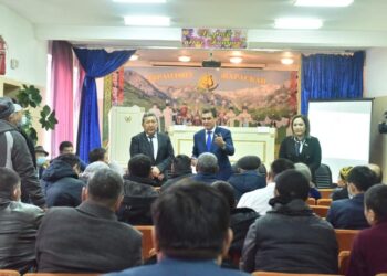 Сенаторлар тұрғындармен кездесті