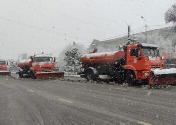 Әл-фараби ауданында қар тазалауға 25 техника жұмылдырылды