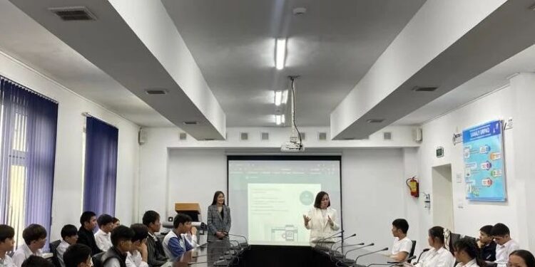 «STOP BULLYING» Тақырыбында семинар-тренингі өтті