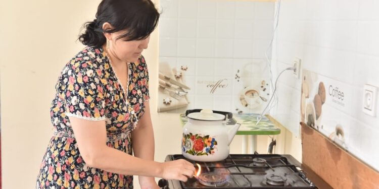 Шымкентте Асар-2 елді мекеннің тұрғындары табиғи газға қосылды