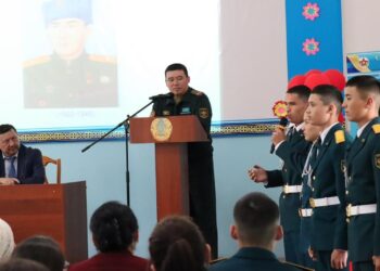 Жазушы-зерттеуші Әкім Ысқақ ұландармен кездесті