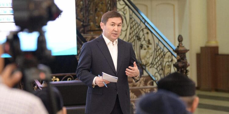 Қала әкімі Еңбекші ауданы тұрғындарына өткен жылды қорытындылап есеп берді