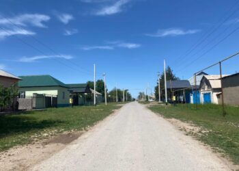 Алтынтөбе тұрғын алабындағы электр бағаналары жаңартылуда