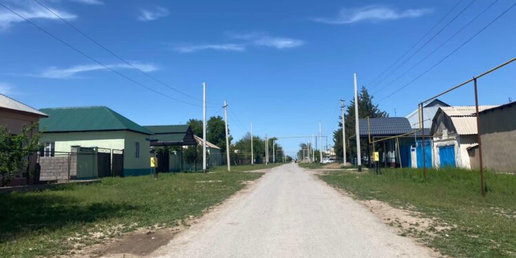 Алтынтөбе тұрғын алабындағы электр бағаналары жаңартылуда