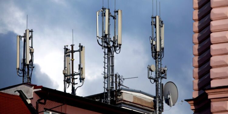 Үйдің шатырына ұялы байланыс антеннасын орнатуға ешкім кедергі жасай алмайды