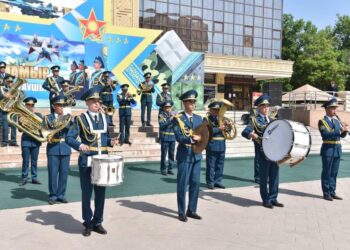 Әл-Фараби алаңында отан қорғаушылар күні аталып өтті