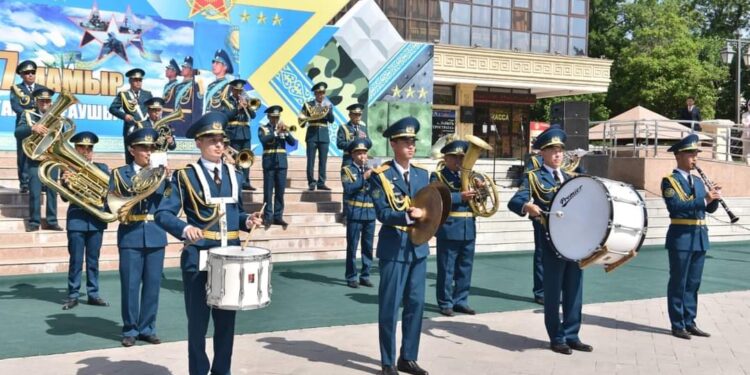 Әл-Фараби алаңында отан қорғаушылар күні аталып өтті