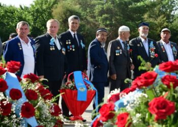 Шымкентте Жеңіс күніне орай гүл шоғын қою рәсімі өтті