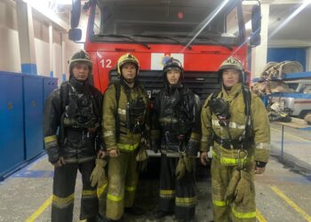 Шымкенттік өрт сөндірушілер 2 баланы өрттен құтқарды