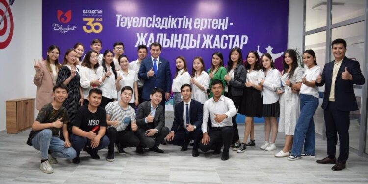 ҚР Парламенті Сенатының депутаты белсенді жастармен кездесті