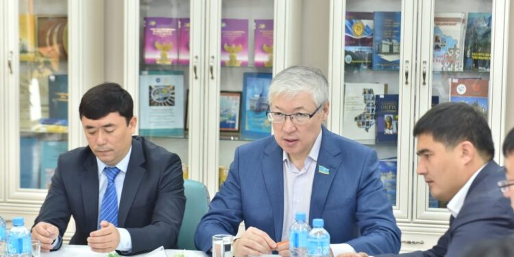 Мәжілісмен зиялы қауым өкілдерімен жүздесті