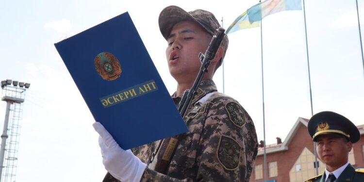 Шымкентте сарбаздар ант қабылдады