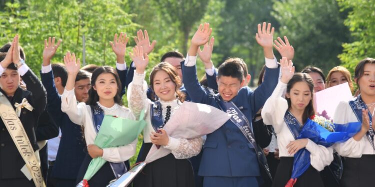 Шымкентте 11 мыңнан астам оқушы мектеп бітірді