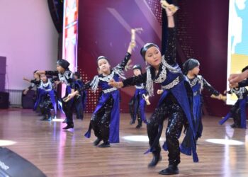 Бүлдіршіндерге мерекелік сый тарту етті